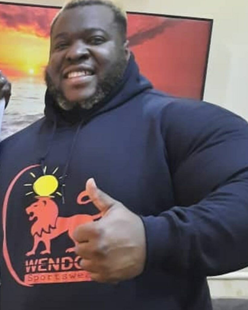 World champion in loglift Iron BiBi in wendok hoodie